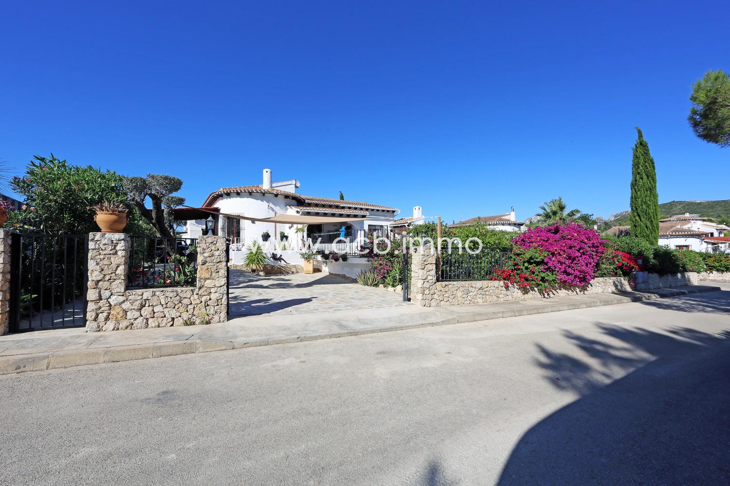 For sale Wonderful single storey villa with heated pool in Monte Pego