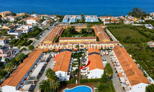 En venta Bonita casa adosada renovada a 250 m de la playa